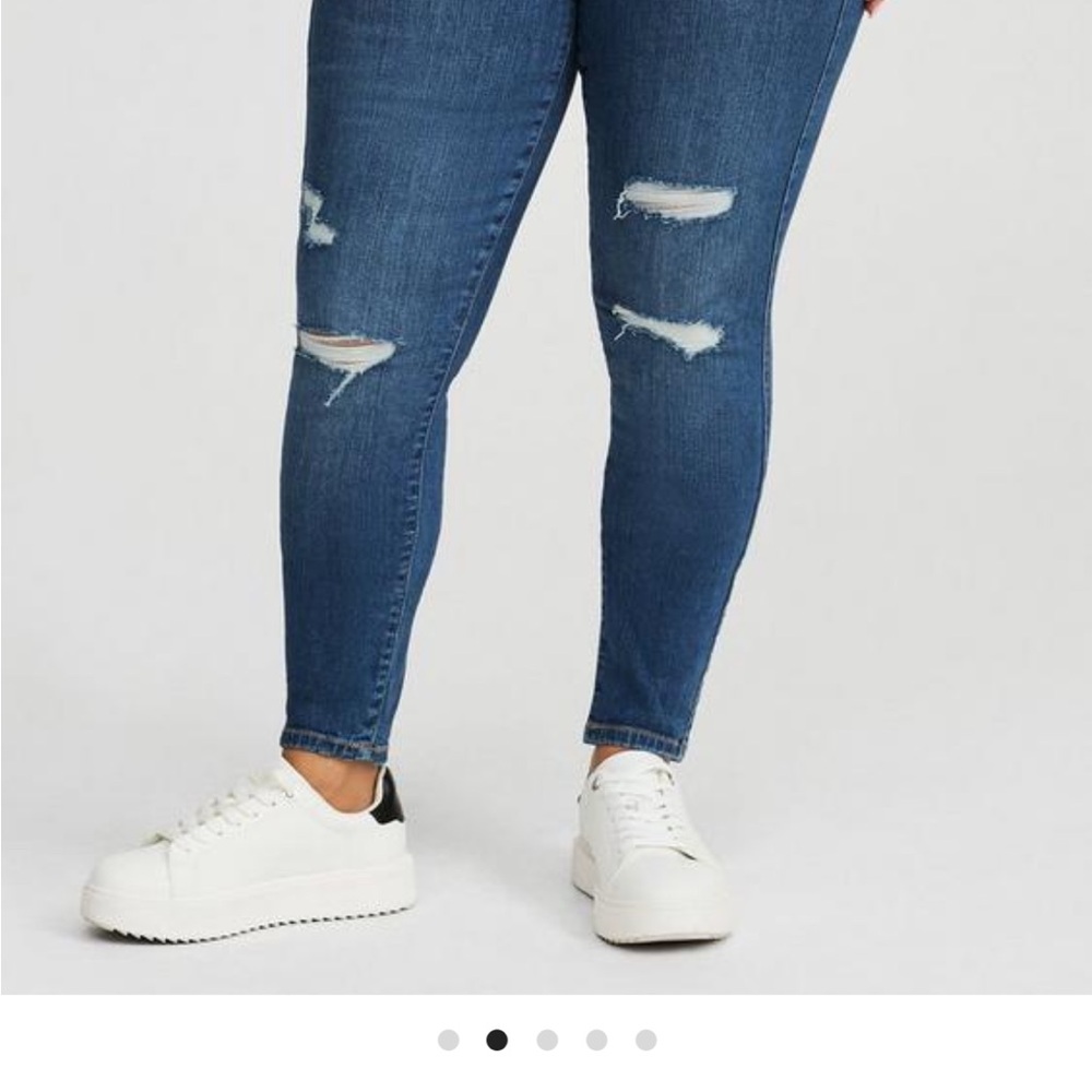 Torrid bombshell skinny Distressed Blue Jeans